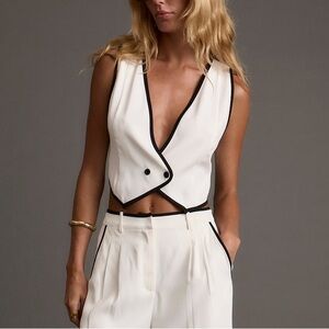 NWOT 12th Tribe Skylar White Vest with Black Trim Medium